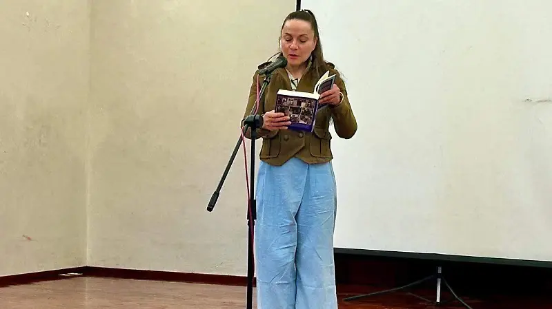 La escritora  María Guadalupe Meza López fue la encargada de impartir este taller.